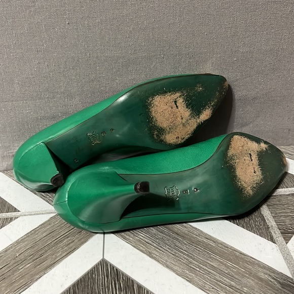 ⭐️Bruno Magli Green Leather With Gold Accent Heels Sz-6 B - Picture 5 of 10